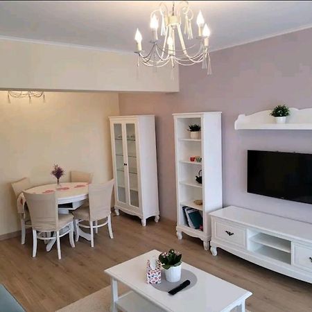 Appartamento Apartament Ana Bucarest Esterno foto