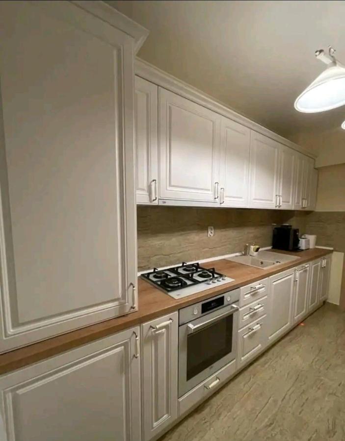 Appartamento Apartament Ana Bucarest Esterno foto